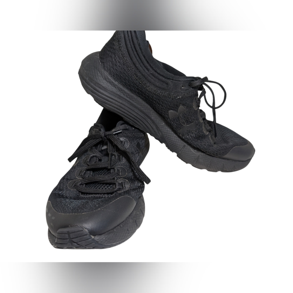 Size 7 Men's Cropped Under Armour Running Shoe